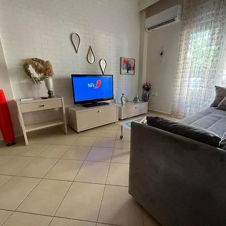 Brick Apartment เนอาเปรามอส ภายนอก รูปภาพ