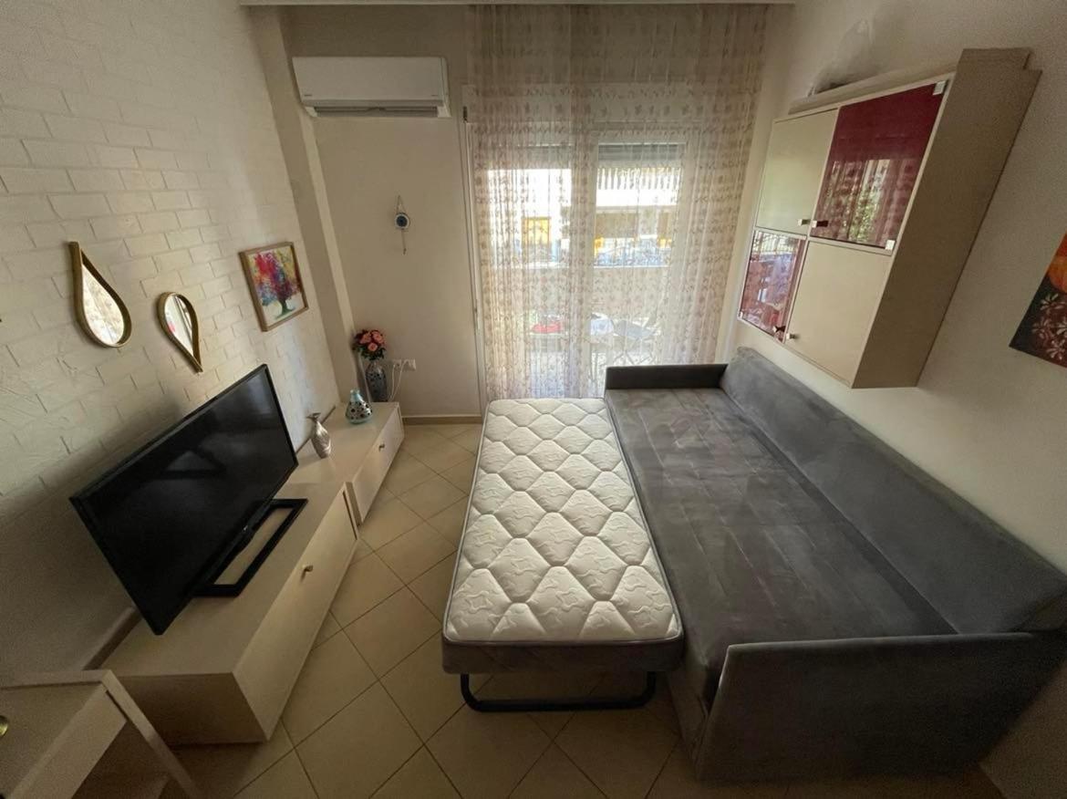 Brick Apartment เนอาเปรามอส ภายนอก รูปภาพ