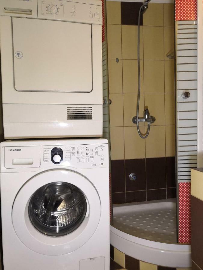 Brick Apartment เนอาเปรามอส ภายนอก รูปภาพ