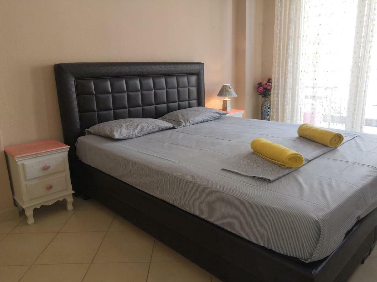 Brick Apartment เนอาเปรามอส ภายนอก รูปภาพ